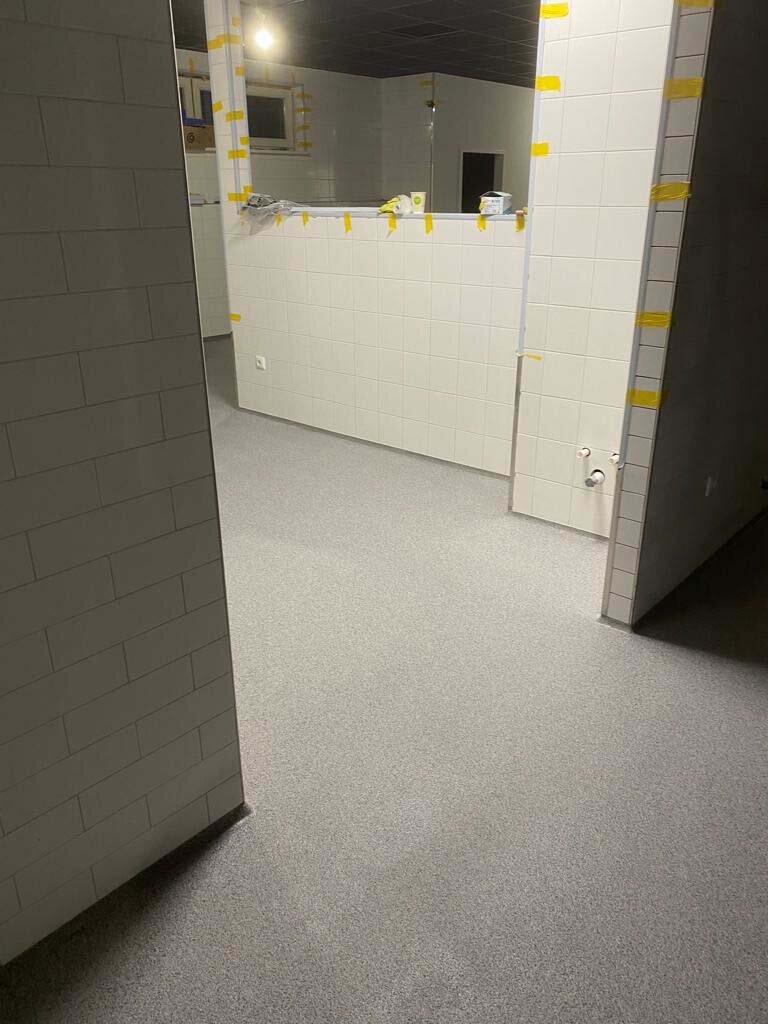 Acrylharz-Bodenbeschichtung aufgetragen von SR-Dienstleistungen